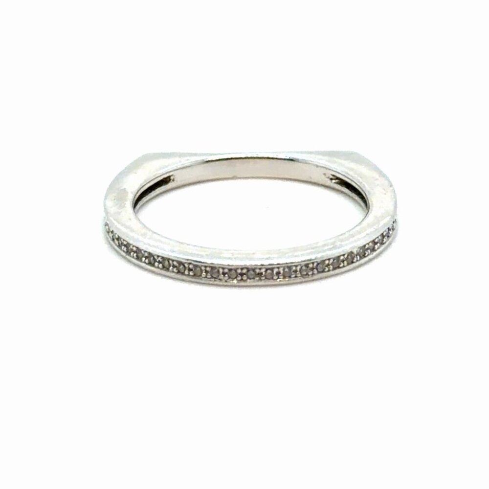 Cz Band Ring With Curvy Back